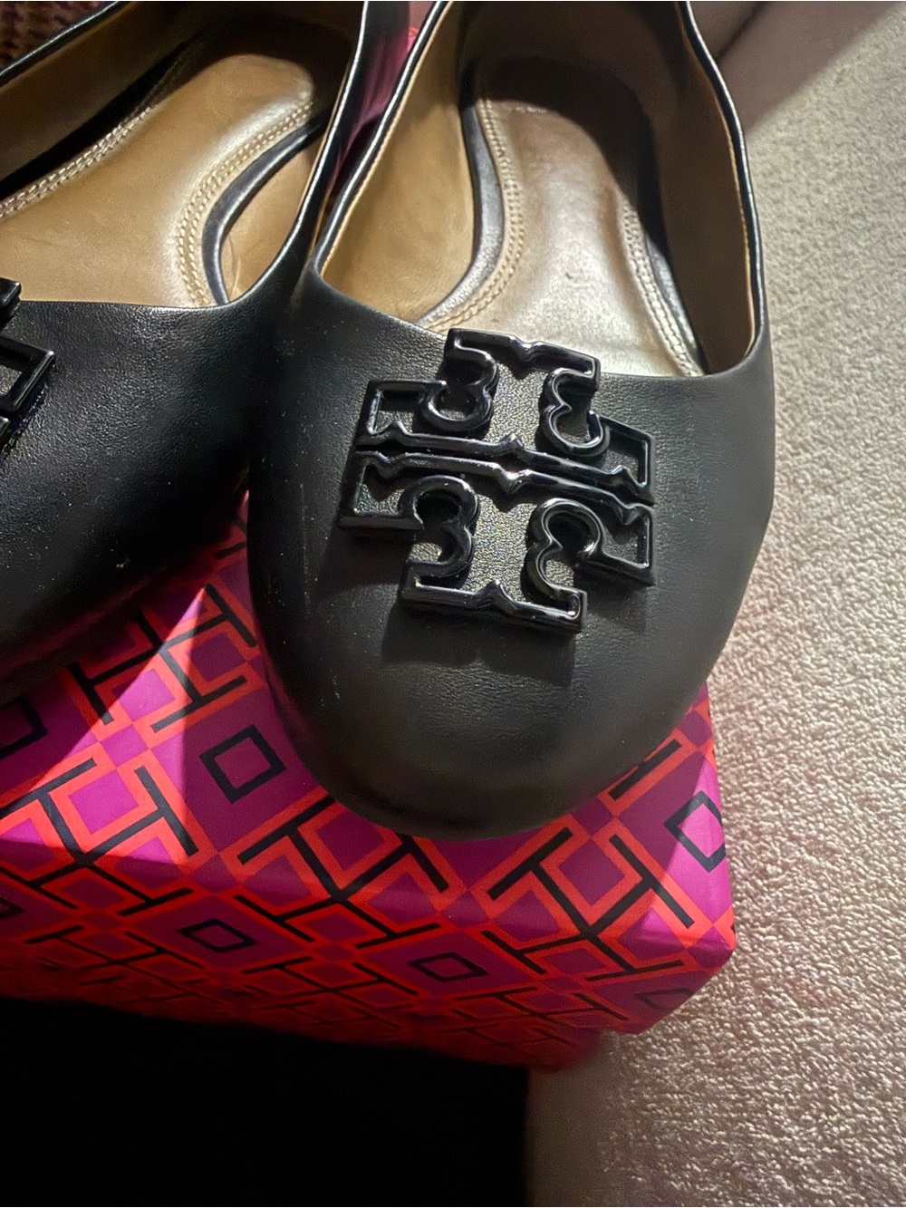 Tory Burch Black Leather Logo Ballet Flats - Picture 4 of 13